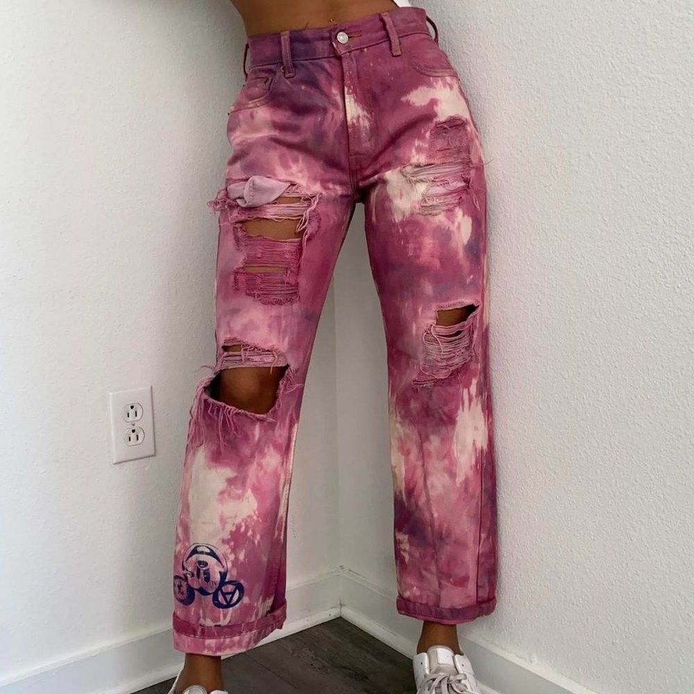 Bleached dyed levi pants